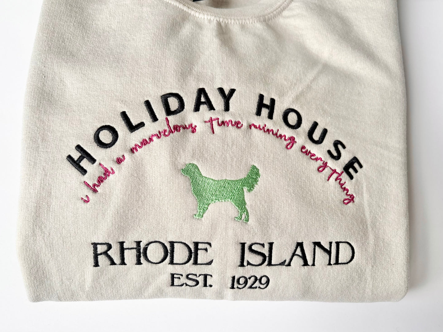 Holiday House Crewneck size medium
